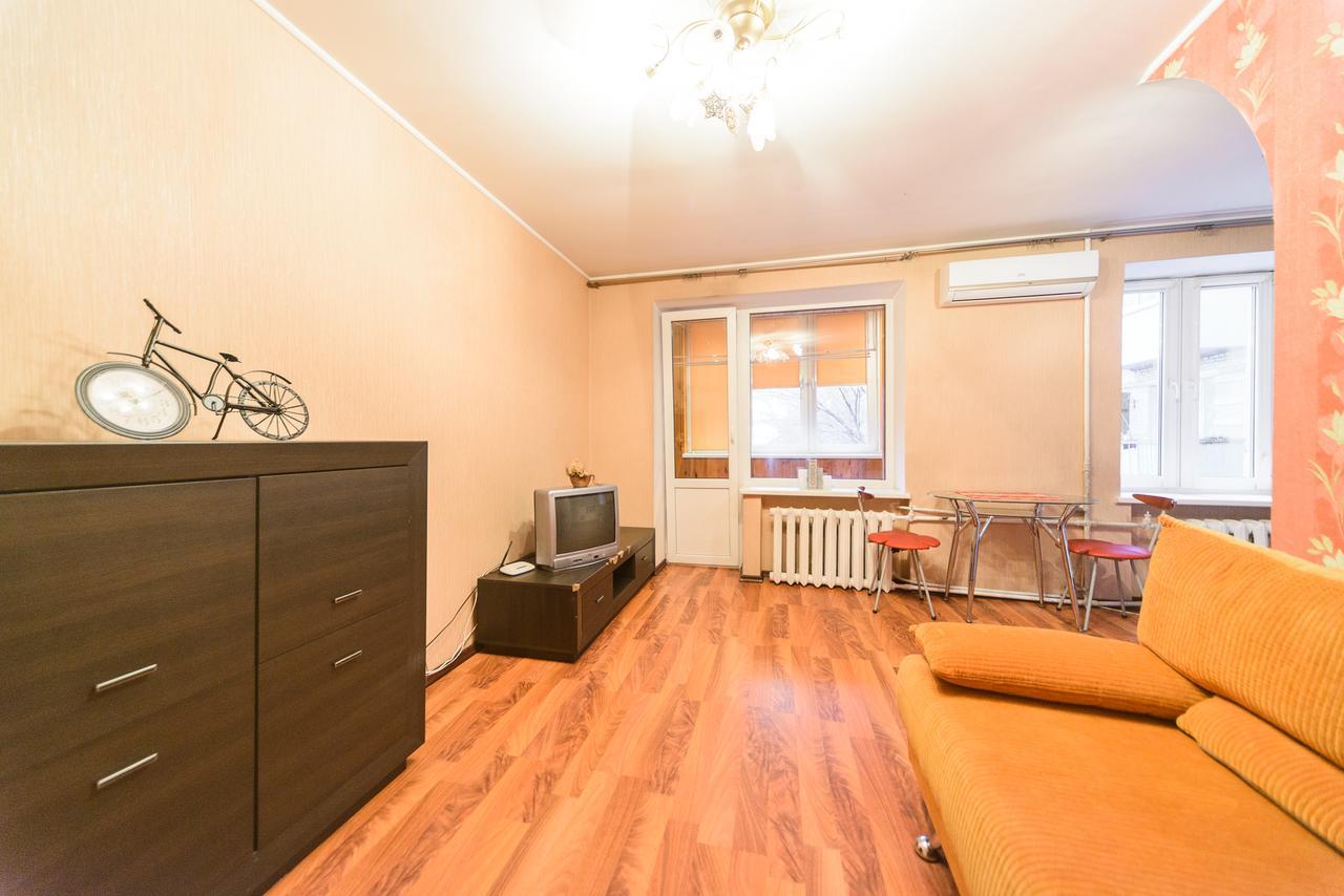 Apartment On Hryhoriia Chuprynky Kiev Exterior foto